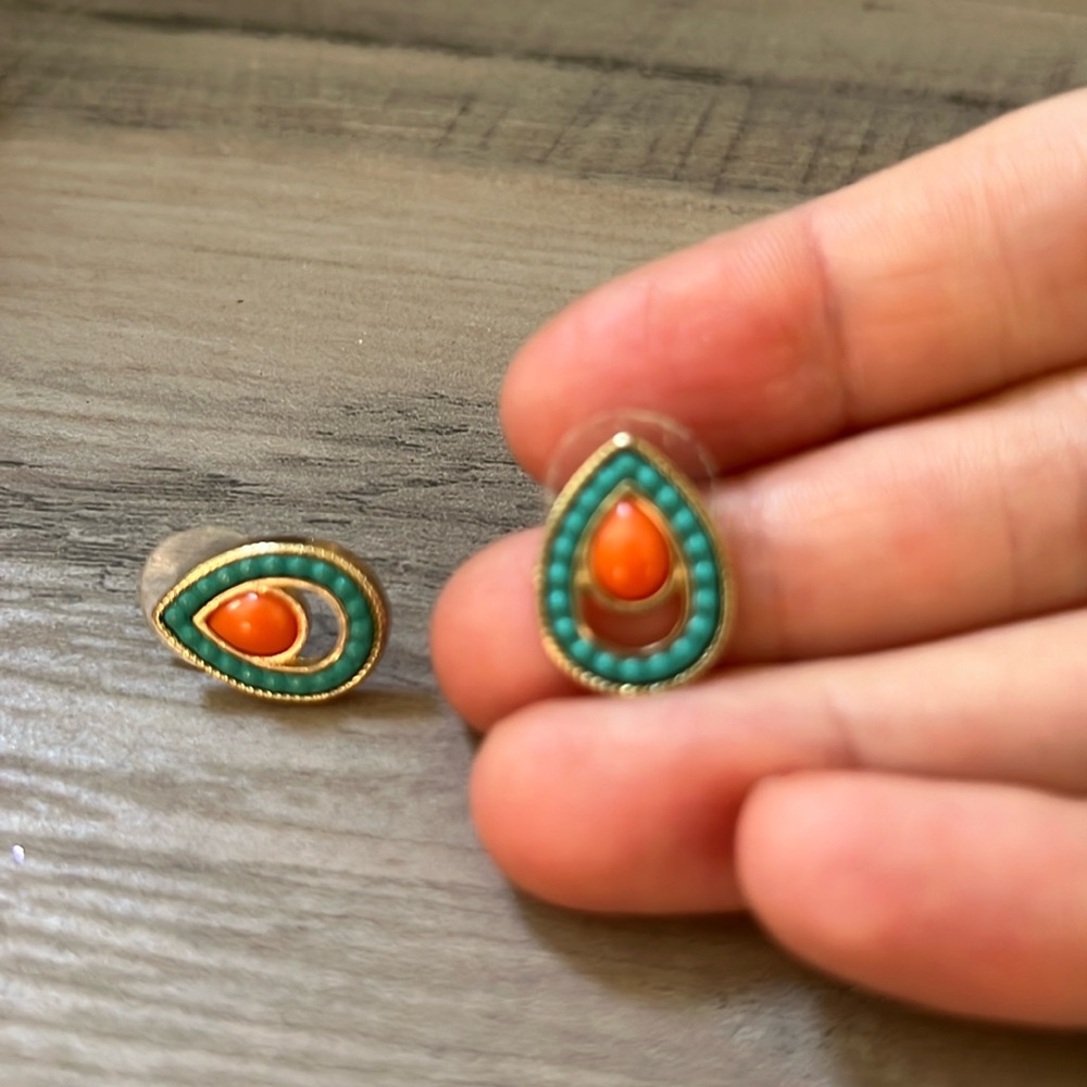 Pretty tear drop shape earrings 🧡🏆✨